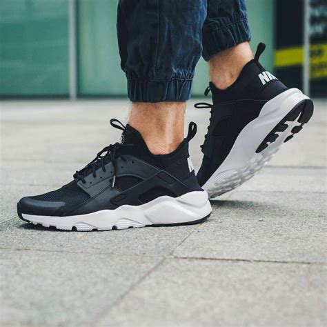 nike huarache zwart met wit|nike huarache shoes.